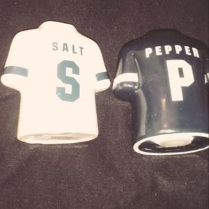 NY Yankees salt and pepper shakers